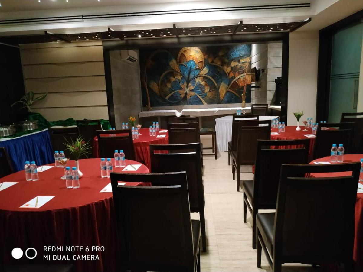 Tarawade Clarks Inn Πούνε Εξωτερικό φωτογραφία
