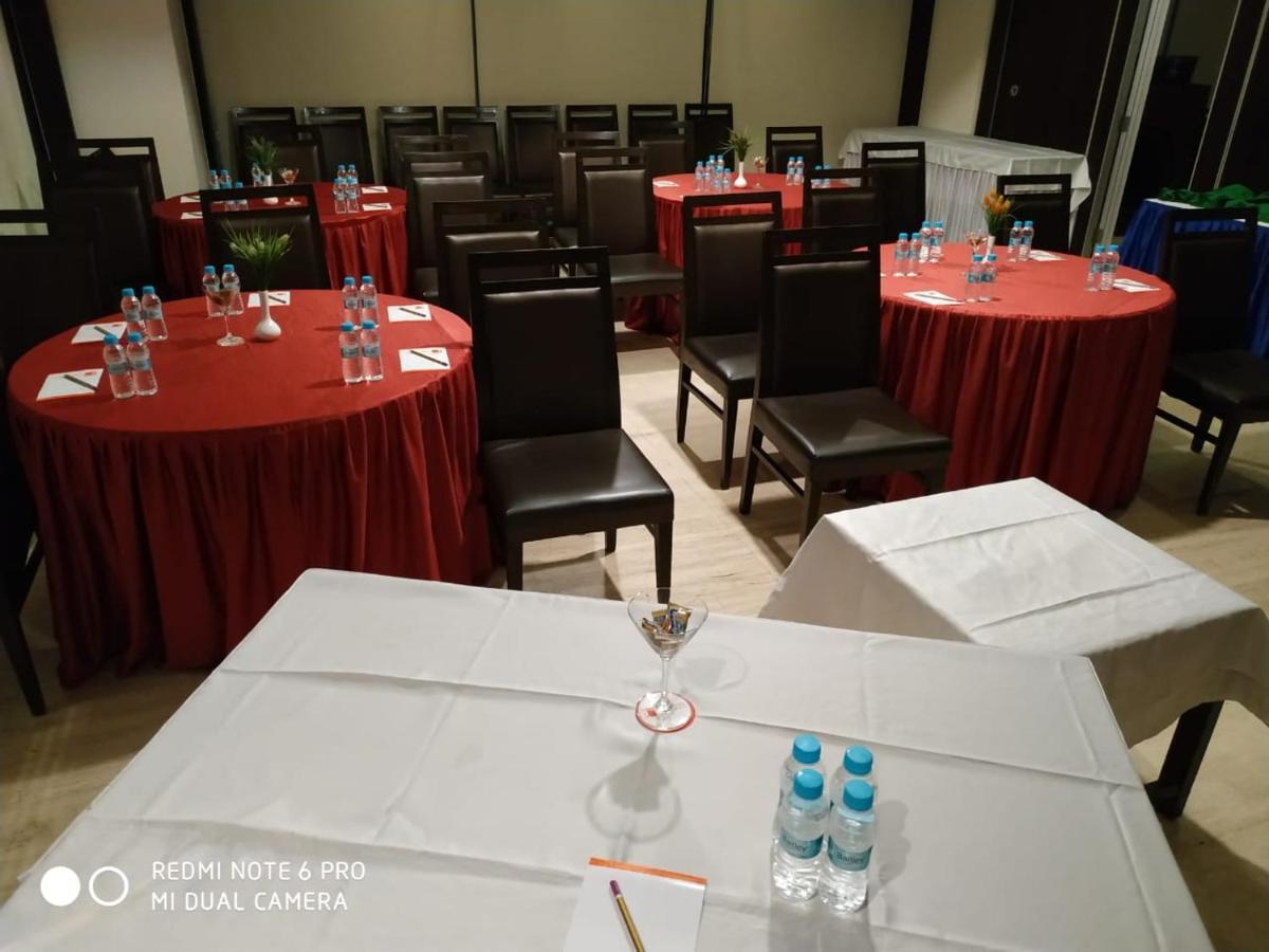 Tarawade Clarks Inn Πούνε Εξωτερικό φωτογραφία