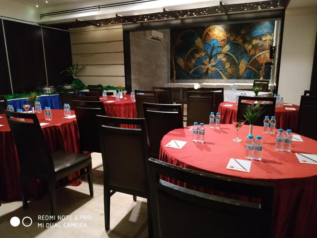 Tarawade Clarks Inn Πούνε Εξωτερικό φωτογραφία