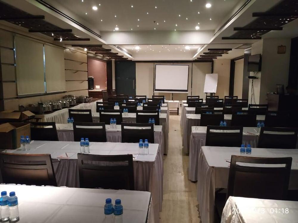 Tarawade Clarks Inn Πούνε Εξωτερικό φωτογραφία