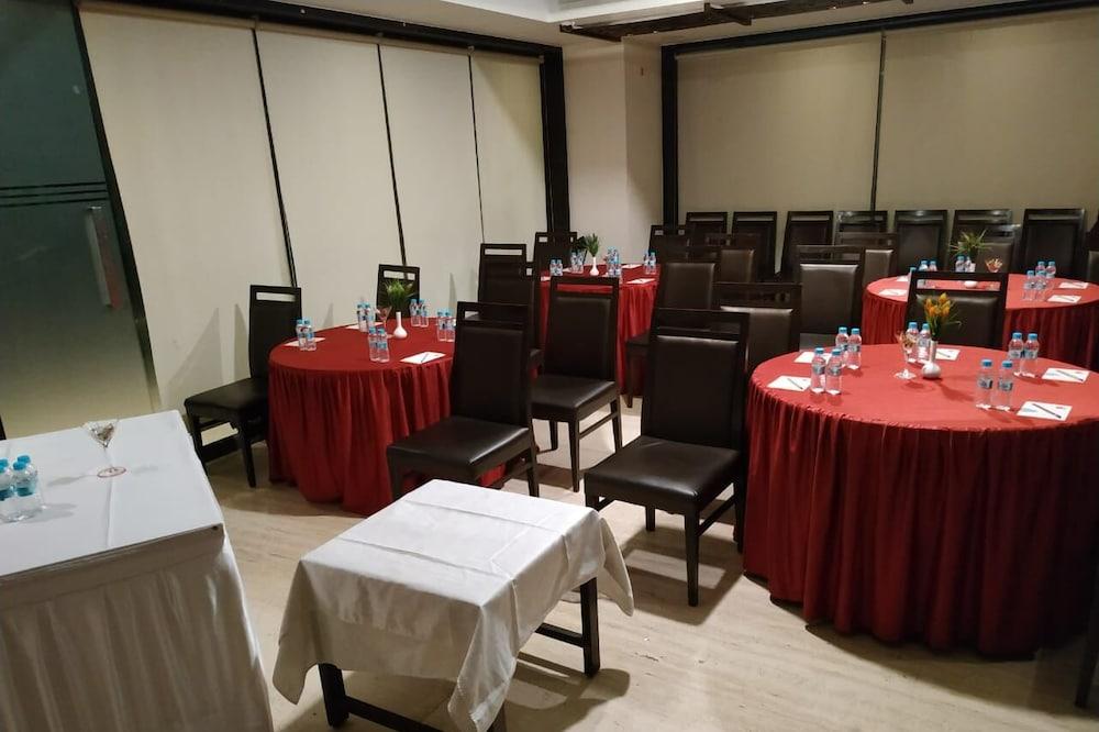 Tarawade Clarks Inn Πούνε Εξωτερικό φωτογραφία