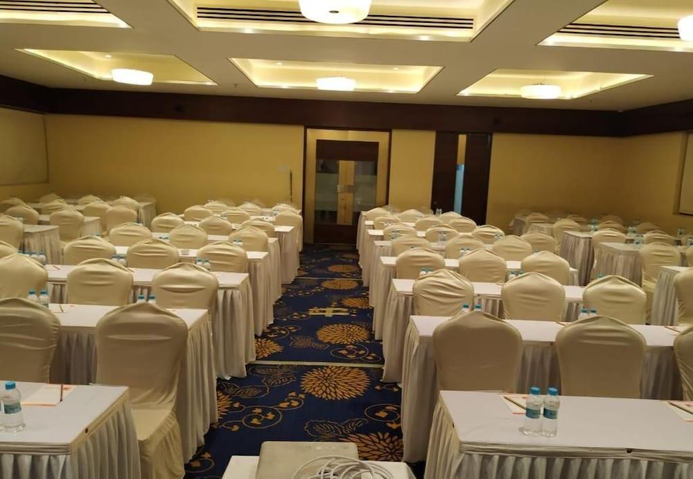 Tarawade Clarks Inn Πούνε Εξωτερικό φωτογραφία