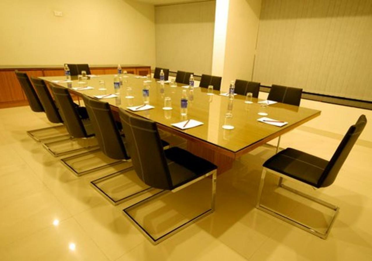 Tarawade Clarks Inn Πούνε Εξωτερικό φωτογραφία