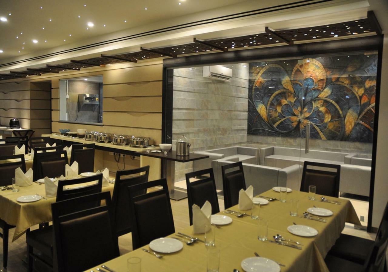 Tarawade Clarks Inn Πούνε Εξωτερικό φωτογραφία
