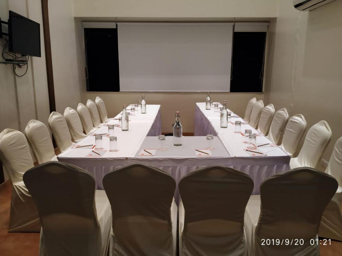 Tarawade Clarks Inn Πούνε Εξωτερικό φωτογραφία